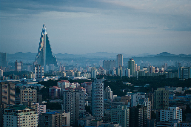 A cidade de Pyongyang. Crédito: Jen Morgan/CC BY-ND 2.0 ( https://www.flickr.com/photos/momocita/6822805138/ )
