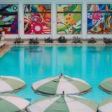 Artista crist? assina mostra no Copacabana Palace