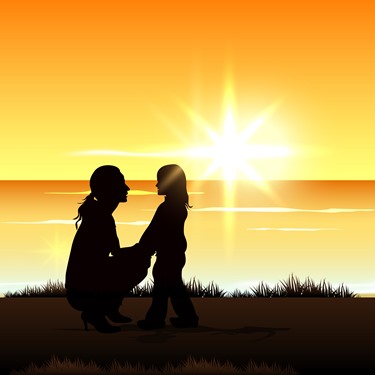 silhouette-of-a-mom-with-her-child-at-seaside_fkNFqau_